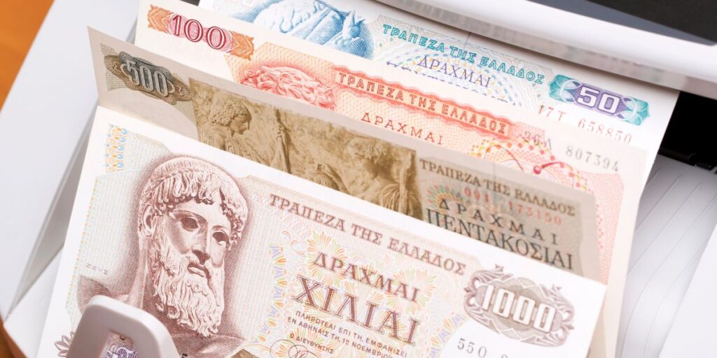 كيف تختار اقل مكنة عد نقود تناسب ميزانيتك واحتياجاتك العملية